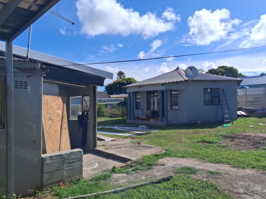 To Let 5 Bedroom Property for Rent in Cambridge Eastern Cape